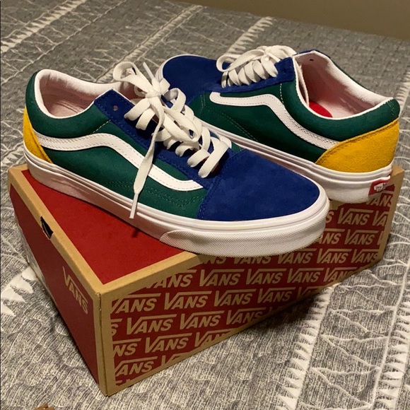 Vans Yacht Club Shoes - Picture 1 of 3